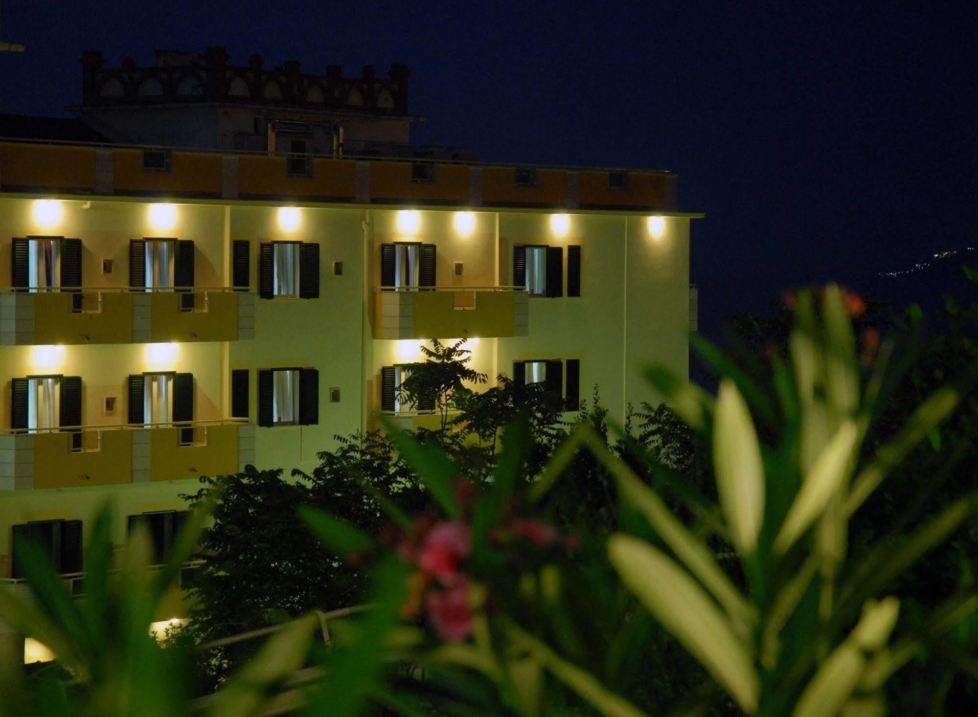 Hotel Solaria Rodi Garganico Kültér fotó