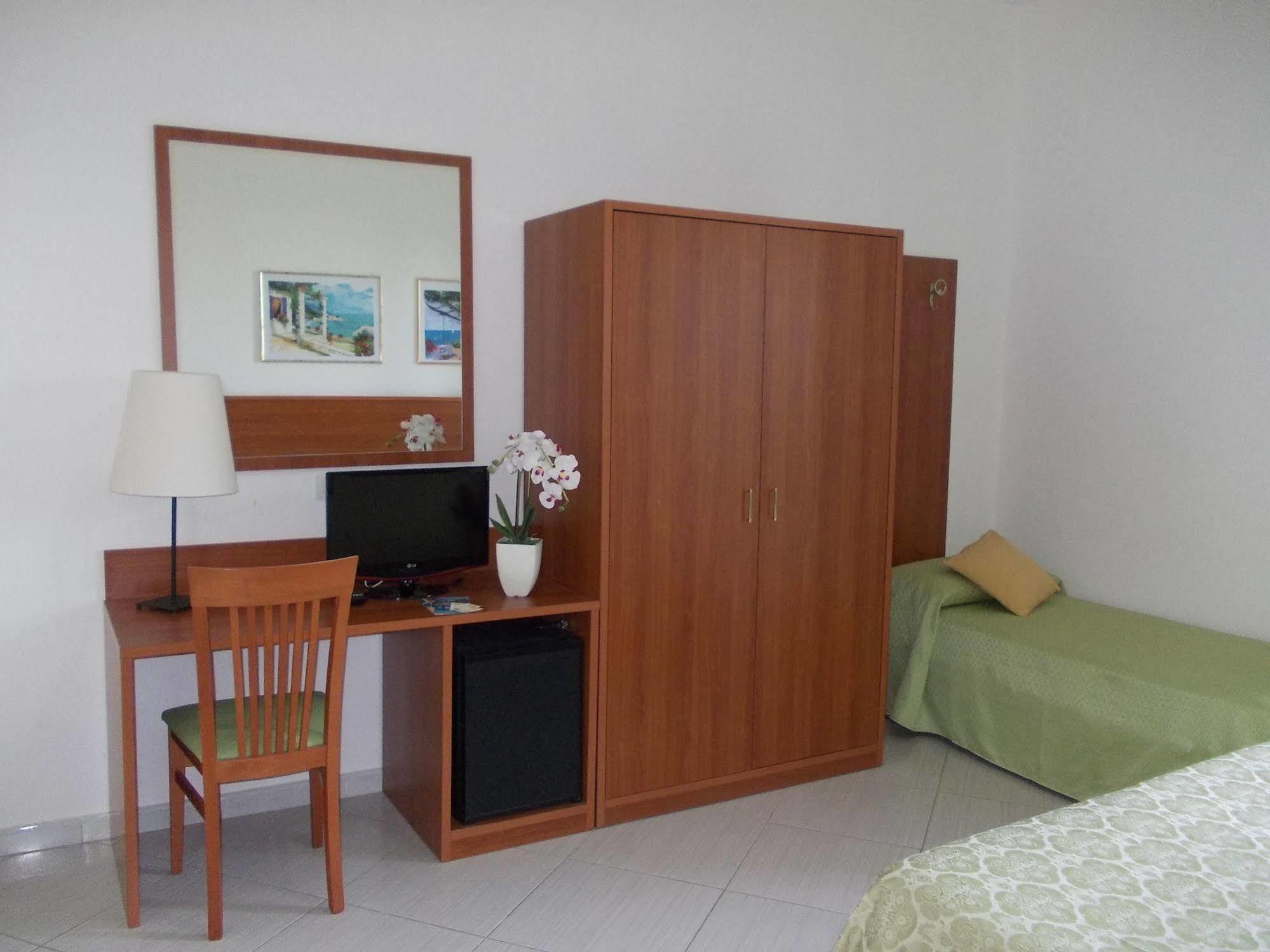 Hotel Solaria Rodi Garganico Kültér fotó
