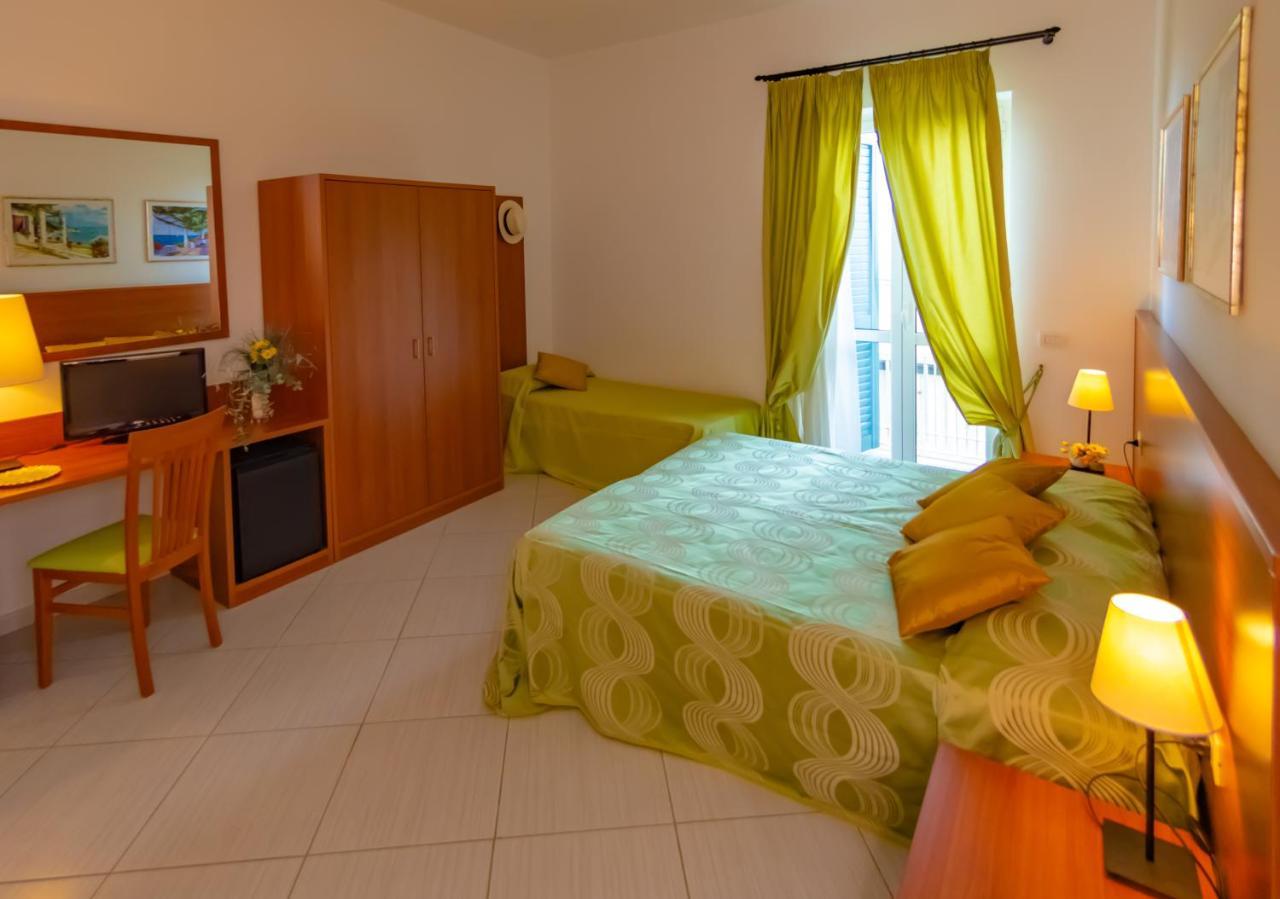 Hotel Solaria Rodi Garganico Kültér fotó